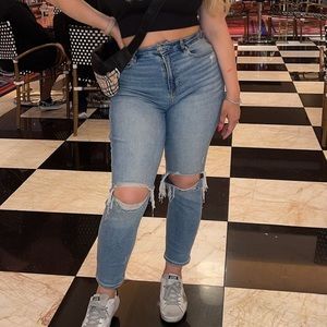 American Eagle High rise Mom Jeans